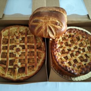 Pastel mediacerrado con manzana