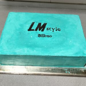 Tarta de Bizcocho + crema de mantequilla + ganache de queso crema