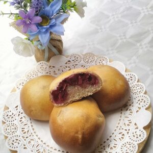 Empanadilla de brioche con guindas